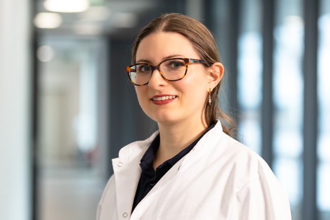 Dr. med.  Jessica  Ott
